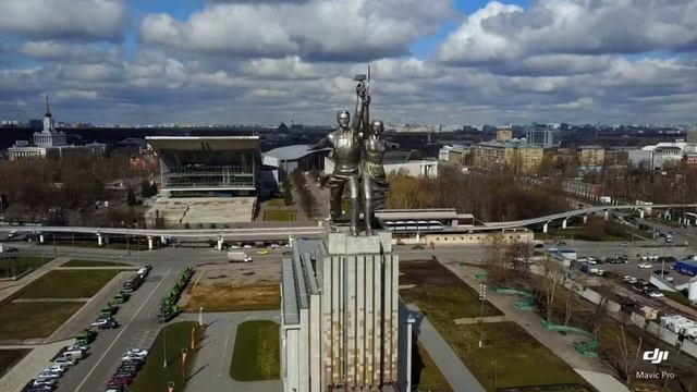 ВДНХ Главный вход, Рабочий и Колхозница смотреть онлайн