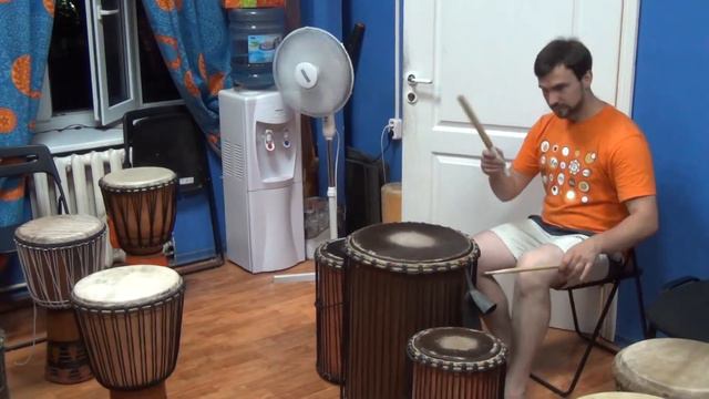 Уроки джембе: Партии дундунов для ритмов N'zerekoree, Macru, Yankadi. смотреть онлайн
