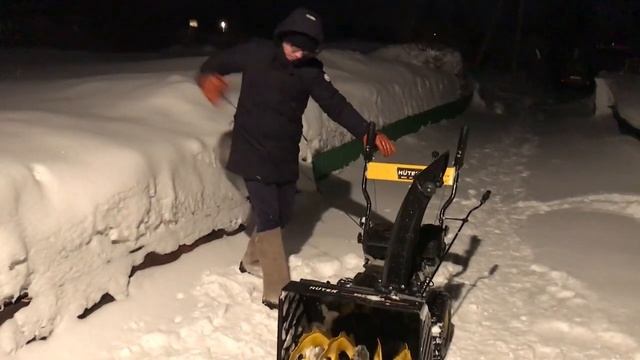 Жизнь в Siberia, уборка снега.huter 4100.mp4