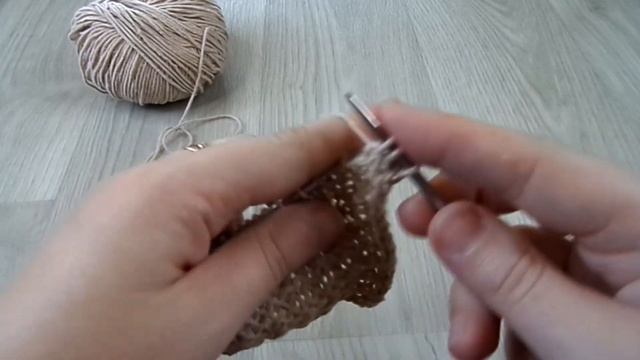 Рельефный, мелкий узор спицами. Вяжется легко. смотреть онлайн