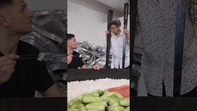 Самый большой в мире суши-ролл #смешно #роллы