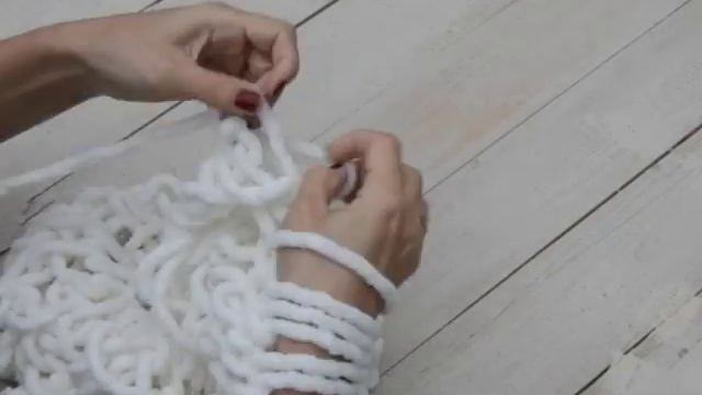 Вязание руками. Белый снуд. Сочи смотреть онлайн