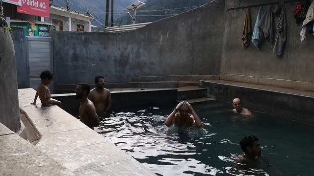 1 день Макса в самой красивой долине Гималаев, Вашишт, Индия смотреть онлайн