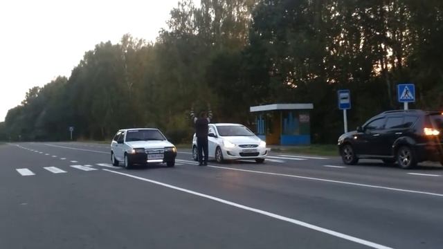 Hyundai Solaris (2014) vs VAZ 2108 (1988) смотреть онлайн