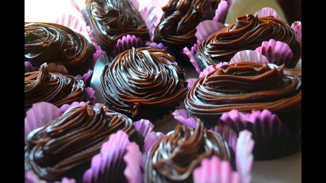 CHOCOLATE CREAM FILLED CUPCAKES смотреть онлайн