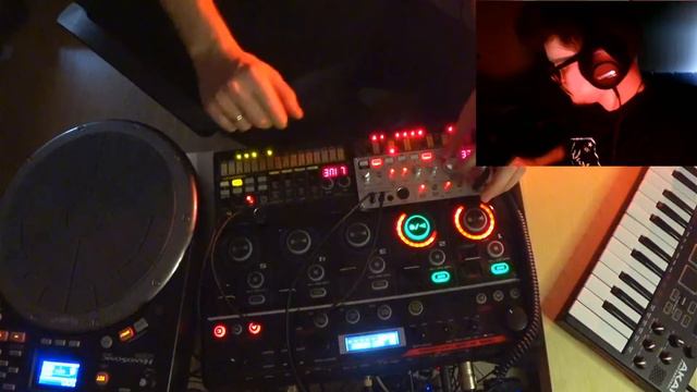 8 минут электронного кайфа | Volca BASS + Boss RC-505 смотреть онлайн