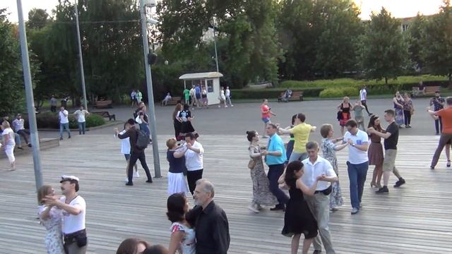 Танцы в парке Горького. Вальс Бостон. балансе.рф смотреть онлайн