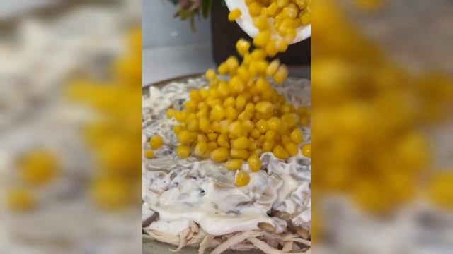 Вкуснейший Салатик с Курицей с ореховой посыпкой. смотреть онлайн