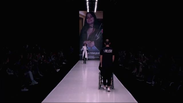 Mercedes-Benz Fashion Week Russia 2018. Olga Levitskaya with Cyber Suit смотреть онлайн