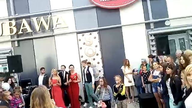 Ленинград Экспонат. Поют две маленькие девочки) Угар) смотреть онлайн