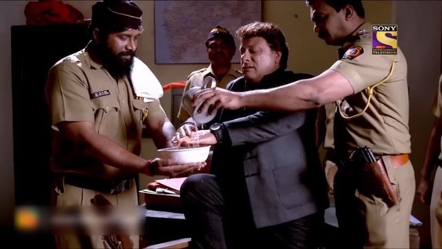 Criminals Surround CID Team In Police Uniform | सीआईडी | CID | Real Heroes смотреть онлайн