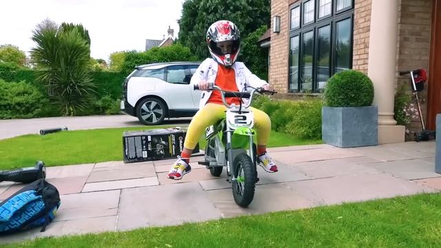 Макс с Катей и их мотоциклы