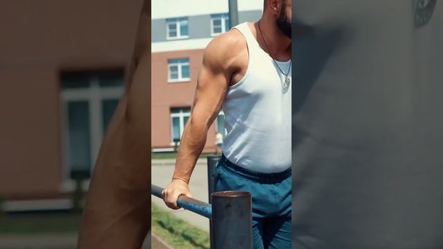 ВСЕ РУГАЮТ ЕГО! #турники #воркаут #брусья смотреть онлайн