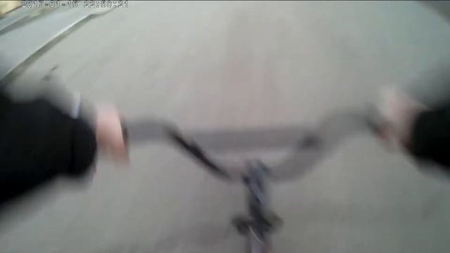 катаем на BMX{ДЕЛАЕМ ТРЮКИ,ОБЗОР BMX,ЖОСКОЕ ПАДЕНИЕ}