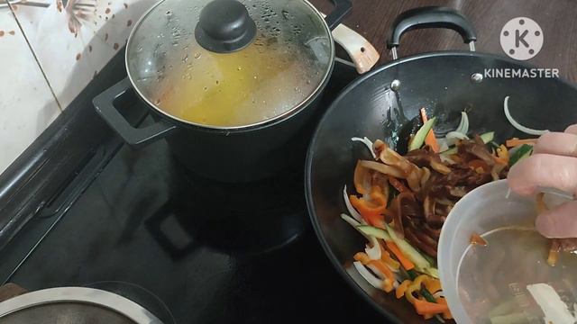396..Сковорода ВОК!👍Как же, это БЫСТРО и ВКУСНО! 🥢🦐🌶️🥒🥕 смотреть онлайн