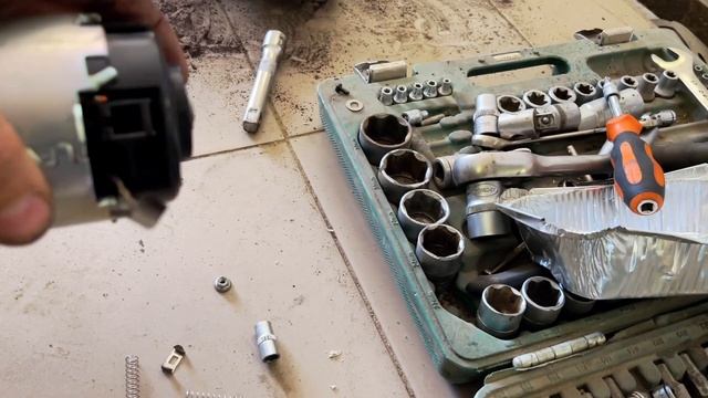 Removing, Disassembling And Replacing The Heater Motor On Nissan Serena 26