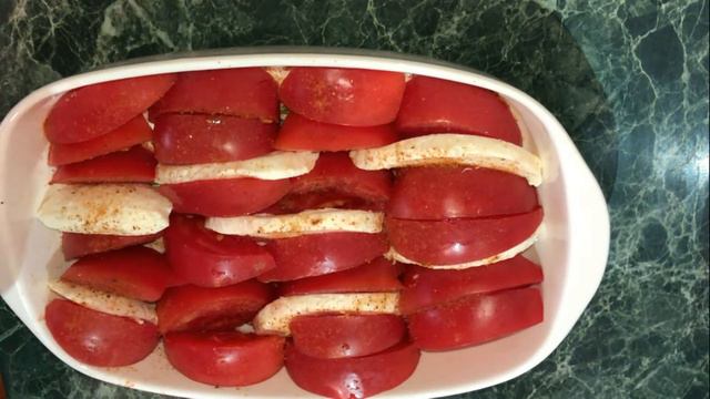 Caprese Salad with Pesto Sauce смотреть онлайн
