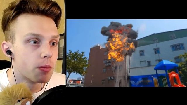 СИРЕНОГОЛОВЫЙ НАПАДАЕТ НА ЛЮДЕЙ В РЕАЛЬНОСТИ... (ПОМОГИТЕ) / Самое Страшное Видео... смотреть онлайн
