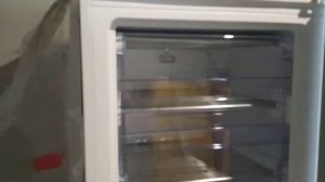 Распаковка — Морозильник Beko RFSK266T21W