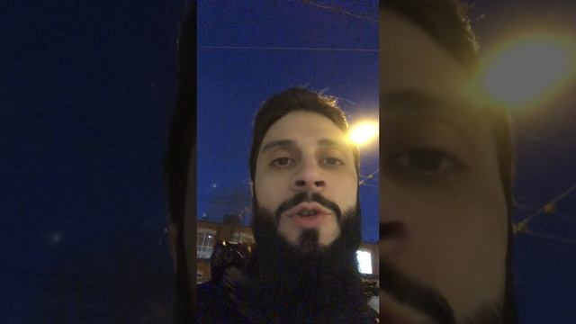 Человек играет роль страдальца смотреть онлайн