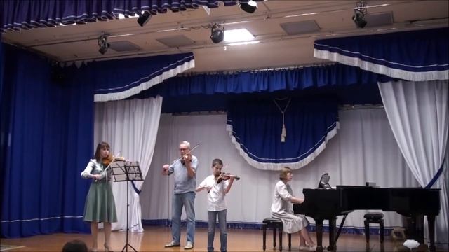 "Хор охотников" из оперы Карла Марии фон Вебера "Волшебный стрелок" в исполнении трио скрипачей. смотреть онлайн