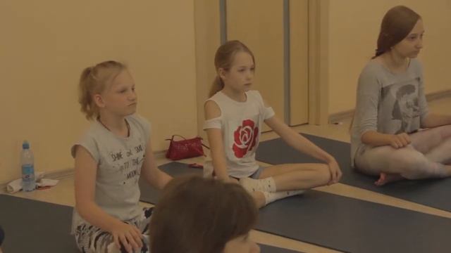 Йога для подростков в центре "SAT NAM" смотреть онлайн