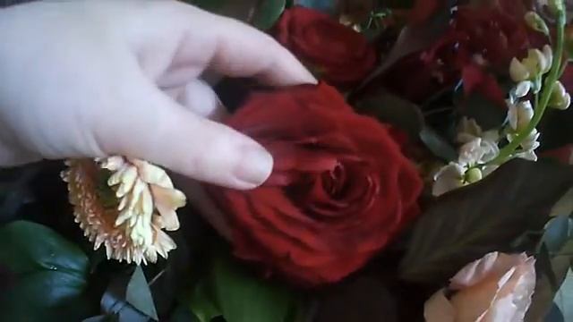 ЧУДО ФЛОРИСТИКИ.КАК КРАСИВО УПАКОВАТЬ БУКЕТ ЦВЕТОВ/НЕОБЫЧНАЯ КОМПОЗИЦИЯ смотреть онлайн