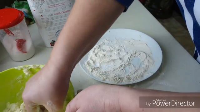 ЛЮБИМЫЕ ПЫШНЫЕ СЫРНИКИ смотреть онлайн