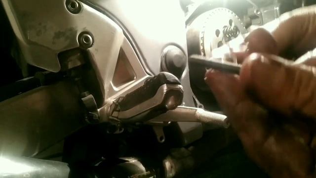 Suzuki RF 600/ RF 900.Устраняем причину грохота (треска, шума) на холостых, мотоцикла (часть 2) смотреть онлайн