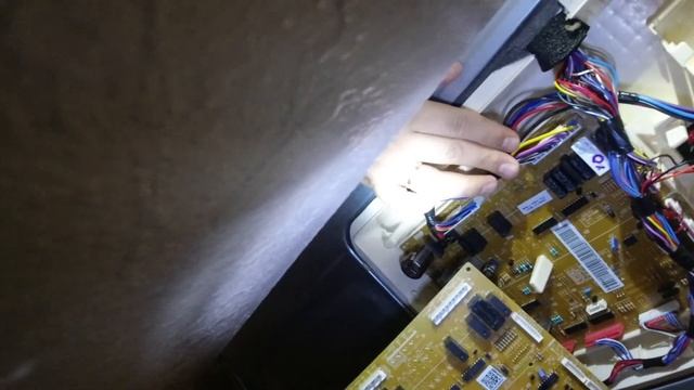 Замена бортов в холодильнике. Работа стажера в США. Советы стажерам по ремонту бытовой техники смотреть онлайн