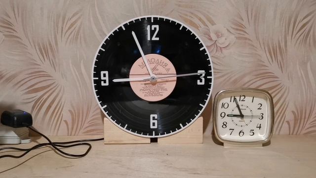 Стрелочные часы на шаговых двигателях. Синхронизация с NTP сервером. смотреть онлайн