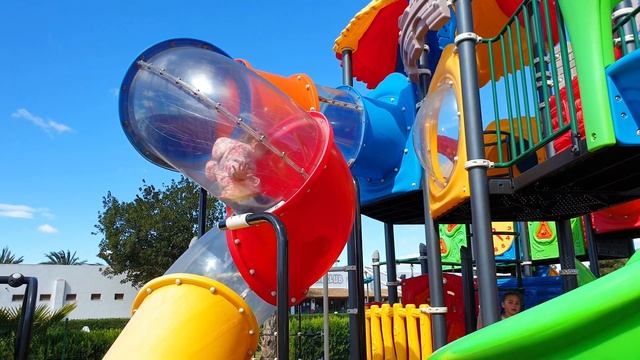 Лучшая детская ПЛОЩАДКА и развлечения для детей в Испании смотреть онлайн
