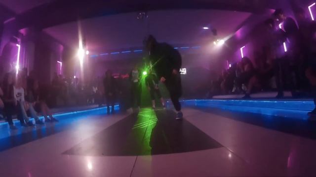 Когда мы в клубе: Чиксы танцуют - club kids -break dance смотреть онлайн