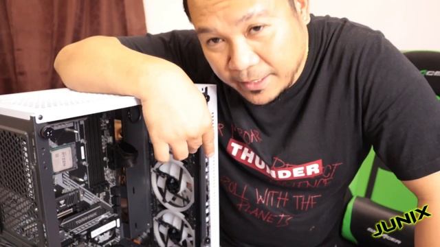 HOW TO BUILD A GAMING PC? - Beginner's Guide смотреть онлайн