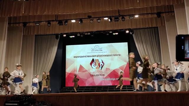 АПЕЛЬСИНКИ - Патриотический танец смотреть онлайн