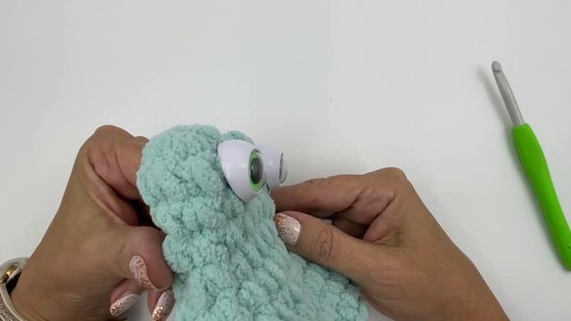 LEGGY FROGGY 2.0 TUTORIAL NO SEW CROCHET PATTERN