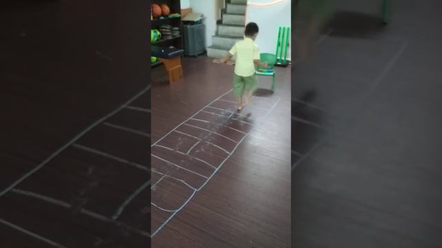 Hopscotch game by kid смотреть онлайн