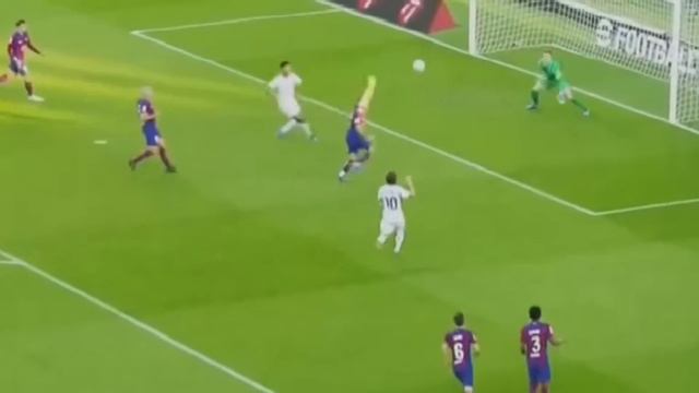 BELLINGHAM SUPERSTAR; a la altura de CRISTIANO RONALDO y DI STEFANO смотреть онлайн