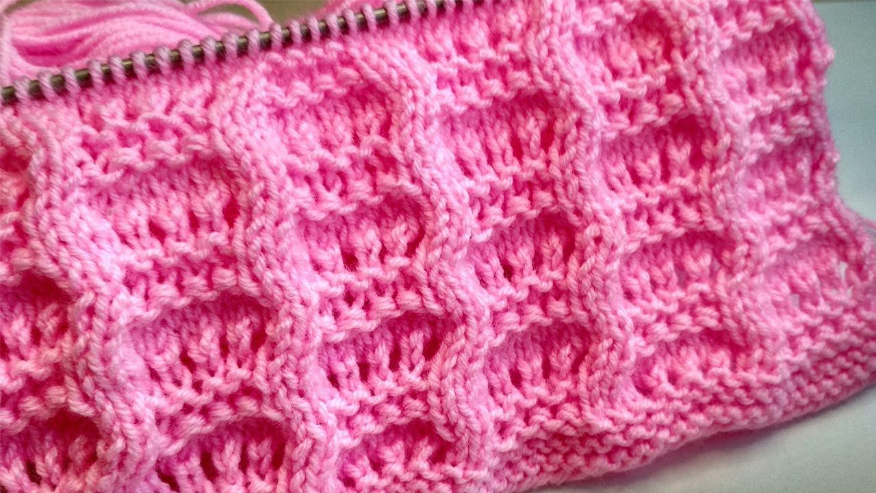 Простой ажурный узор спицами. Красивый объемный узор - вяжется на одном дыхании! смотреть онлайн