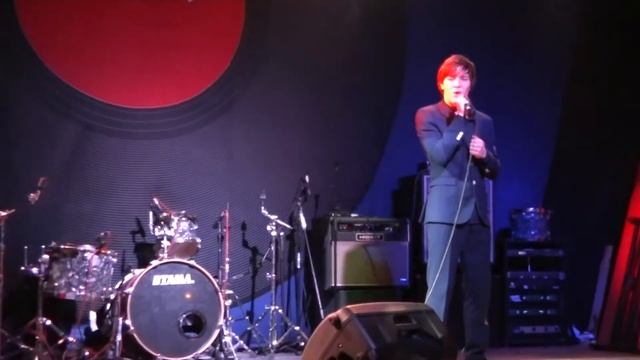 Певец Артем Виноградов в Mezzo Forte Club - Молитва - Долгой музыкой дождя