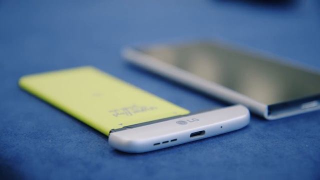 First look at the LG G5 modular smartphone смотреть онлайн