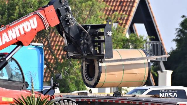 SpaceX Boca Chica - Zeus the Robodog Spotted - High Bay Rises Rapidly смотреть онлайн