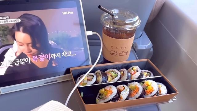ENG) 자취 브이로그 ? 새우 파스타에 스테이크 구워먹고?오늘의일상 원액으로 다양한 음료 만들어 먹는 일상 ( 글램핑, 마라탕, La갈비, 자몽허니블랙티, 허니브레드, 홈카페 смотреть онлайн