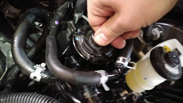 Замена топливного фильтра на Toyota fortuner 2,8D часть4 смотреть онлайн