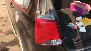 Как снять задний фонарь Kia Sorento, замена лампы стоп сигнала Kia
