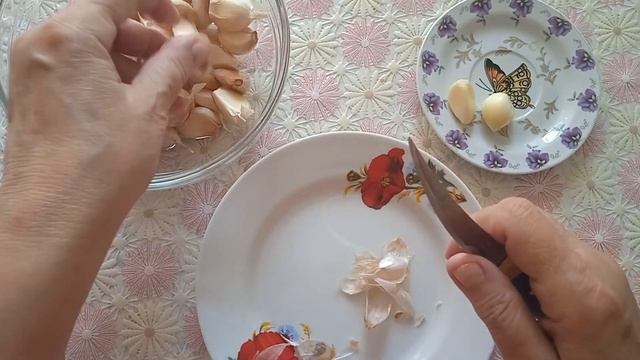 Секреты консервирования. Как легко почистить чеснок? //Зубкова Надежда смотреть онлайн