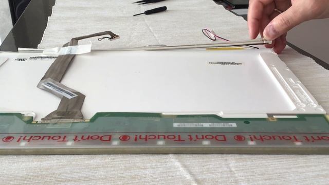 Замена лампы подсветки в матрице ноутбука ASUS A6H 15,4” | Replacing backlight lamp on ASUS A6H смотреть онлайн
