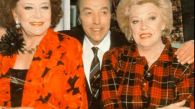 Carla Boni, Nilla Pizzi & Gino Latilla - Società (1953) смотреть онлайн