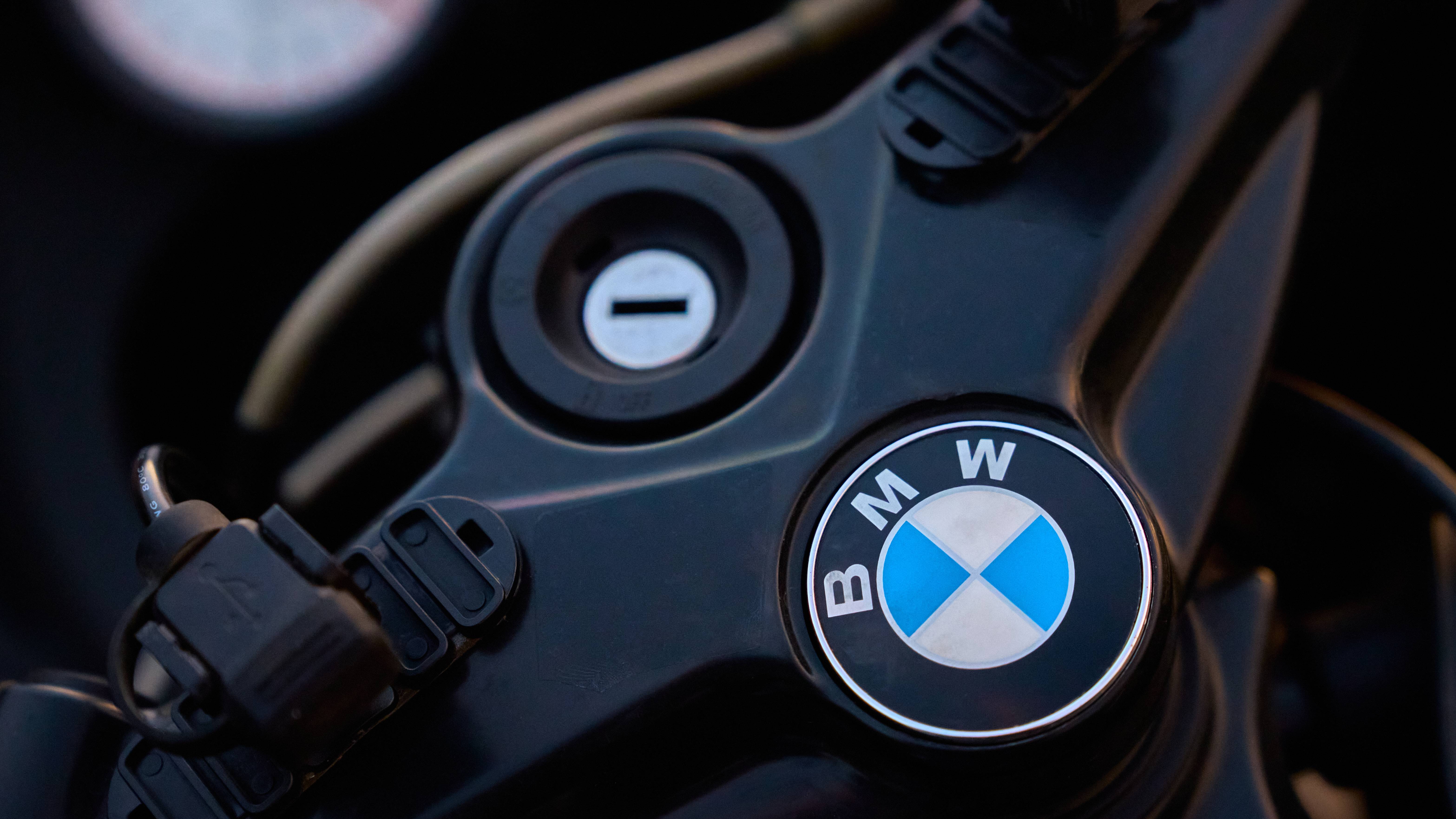 Неуважение на дорогах или особенности Тюменского траффика смотреть онлайн