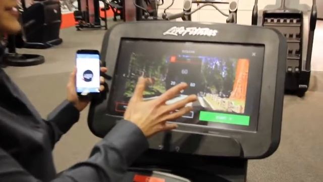 IHRSA 2016:  LIFE FITNESS Discover SE3 Console